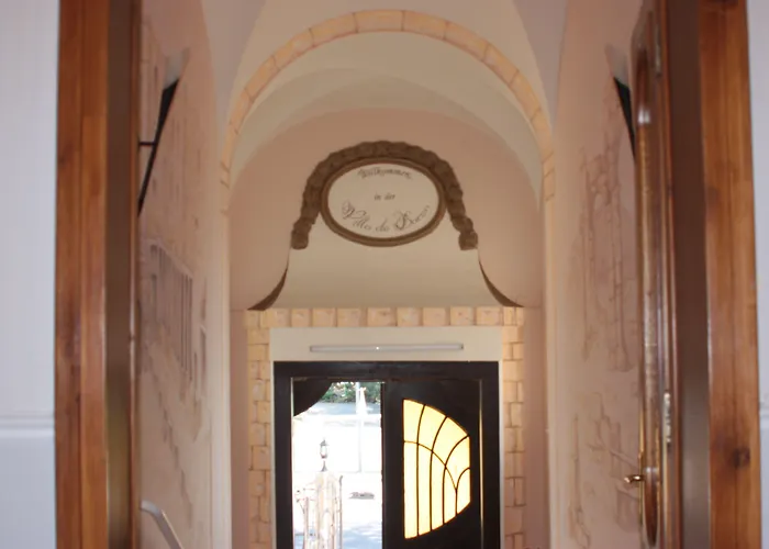 维拉德拜伦酒店 4*